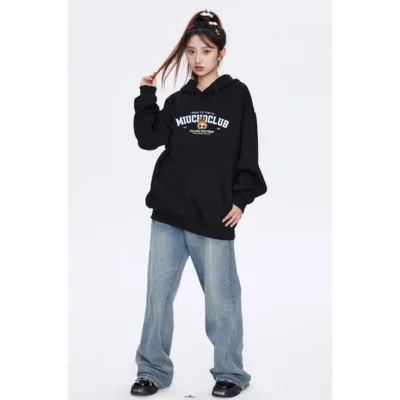 Áo hoodie và quần ống rộng 